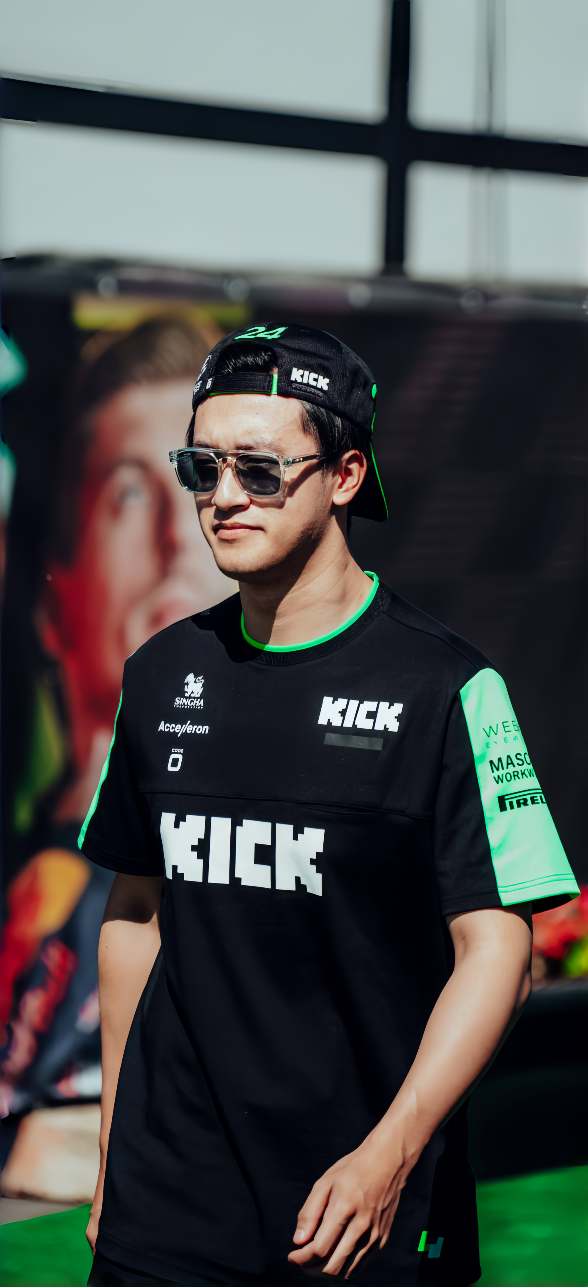 阿斯顿马丁力克梅赛德斯，周冠宇惊艳四座