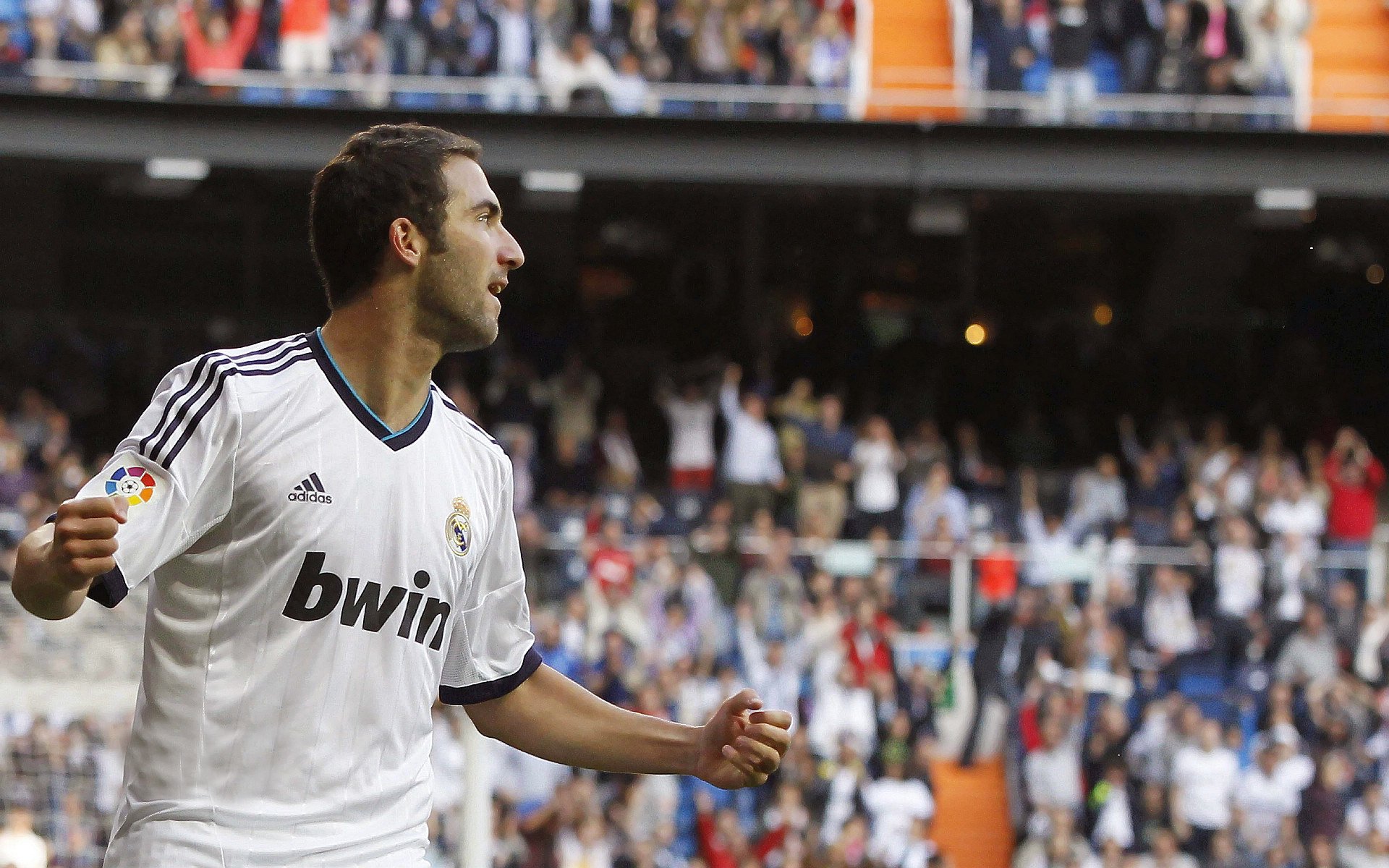 爱游戏娱乐-西甲国家德比焦点战，国王关键战突围雷霆