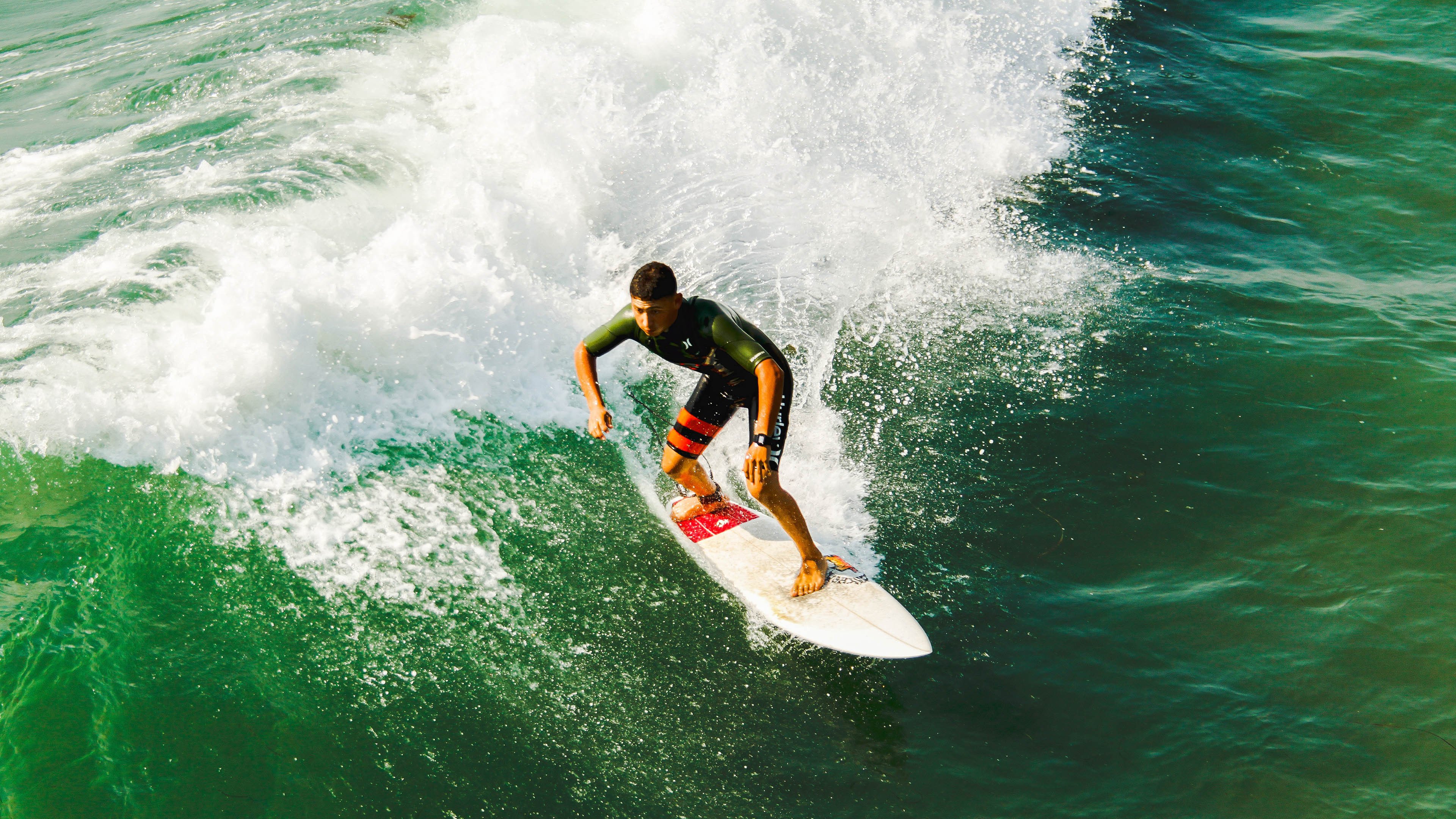 勒沃库森踏平几内亚,戈麦斯,那个在泥泞中画出彩虹的人