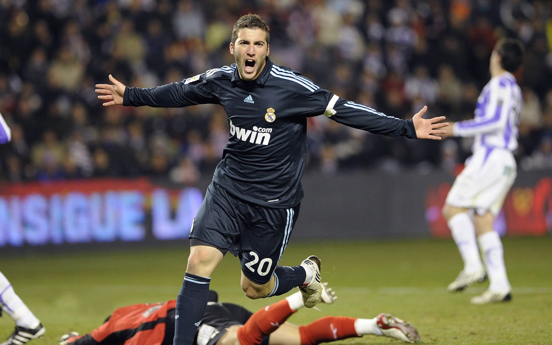 欧冠决赛之夜,巴尔韦德关键回合不手软,沉默的棋手与命运的棋盘